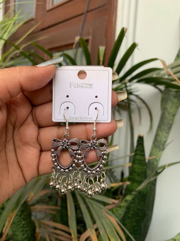 Bow drop earring