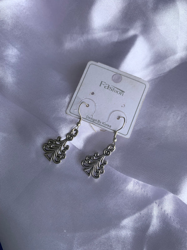 Raha drop earring