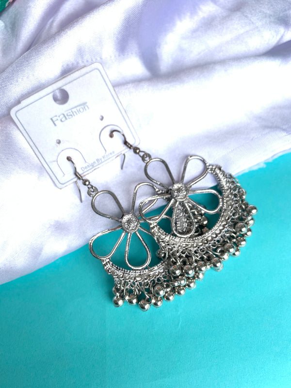 Rishnidrop earring