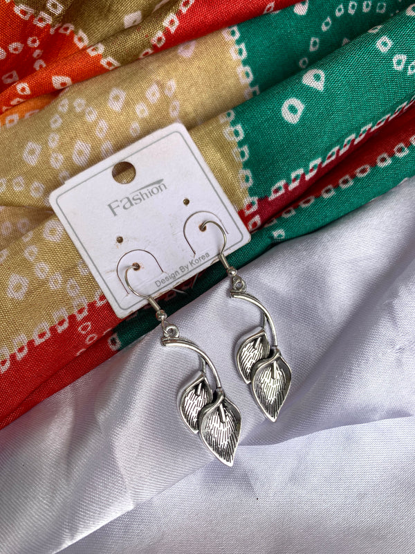 Dua leaf bling drop earring