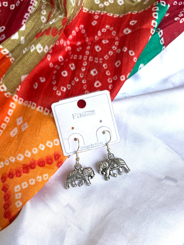 Mini Hassi drop earring