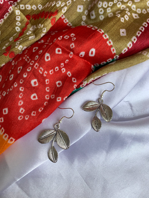 Statement mini leaf drops