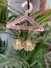 Golden sea shell pearlearring