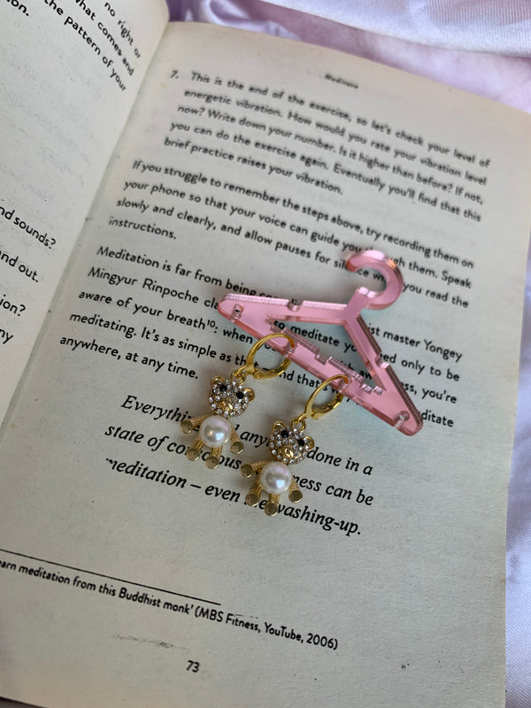 Studded golden teddy pearl earring