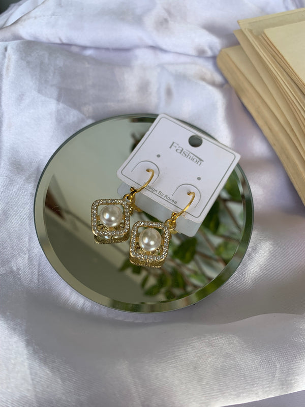 Arya studded pearl esrring