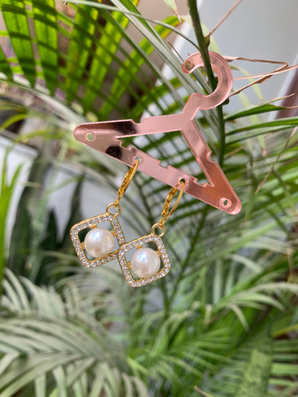 Arya studded pearl esrring