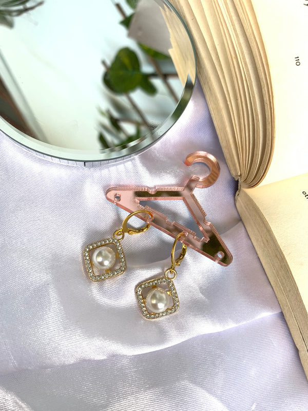 Arya studded pearl esrring