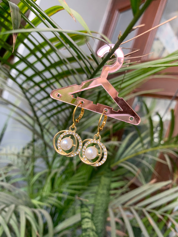 Kia studded pearl earring