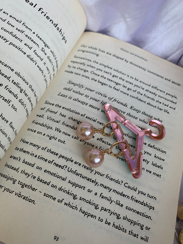 Statement roxi pearl drop earring