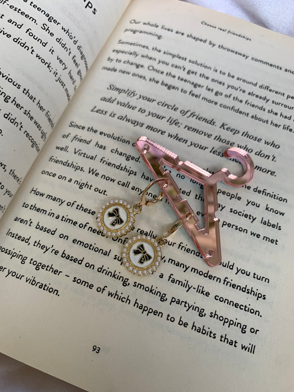 Pearl circle bow earring