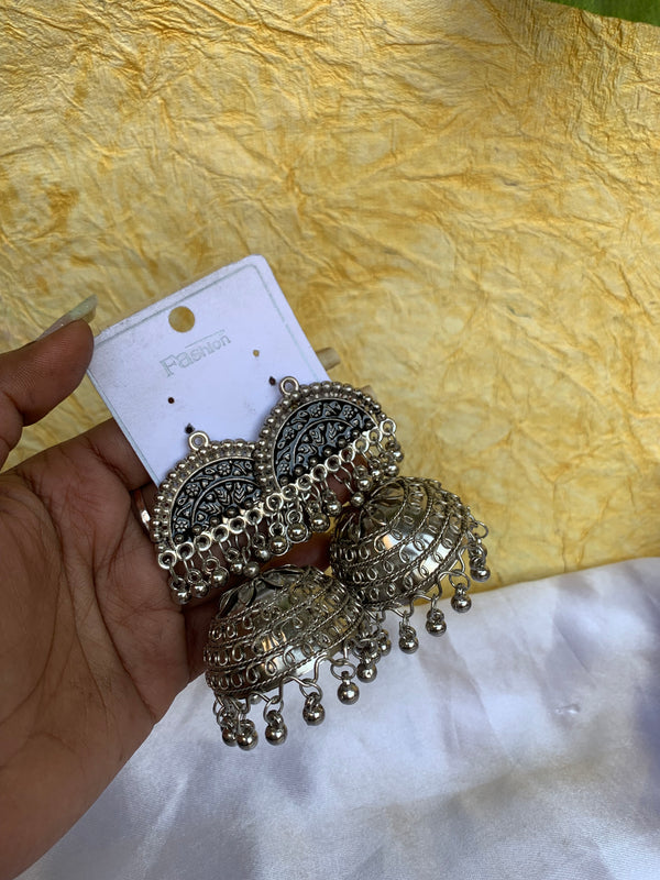 Pravya jhumka