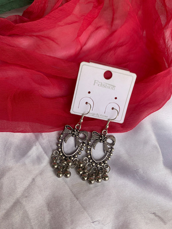 Bow drop earring