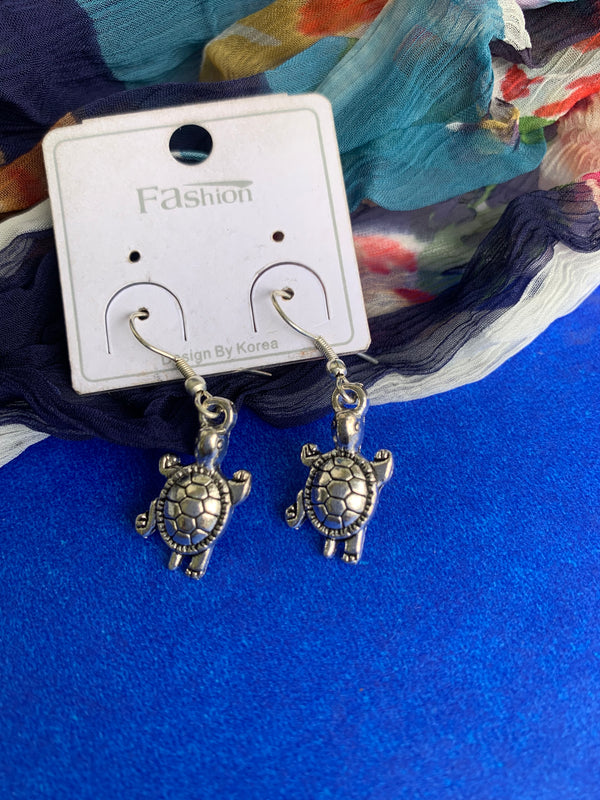 Turtel drop earring