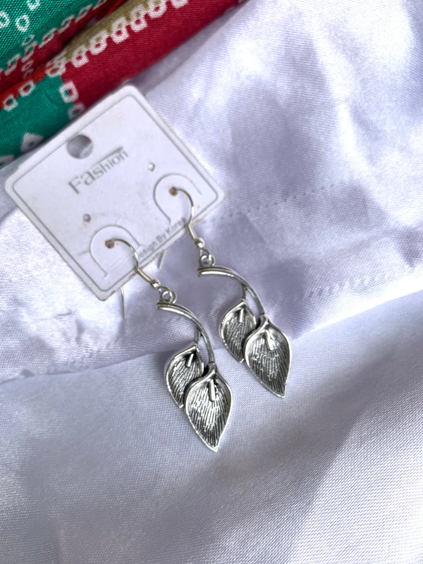 Dua leaf bling drop earring