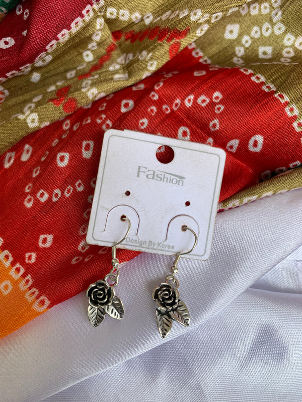 Duo leaf drop earring