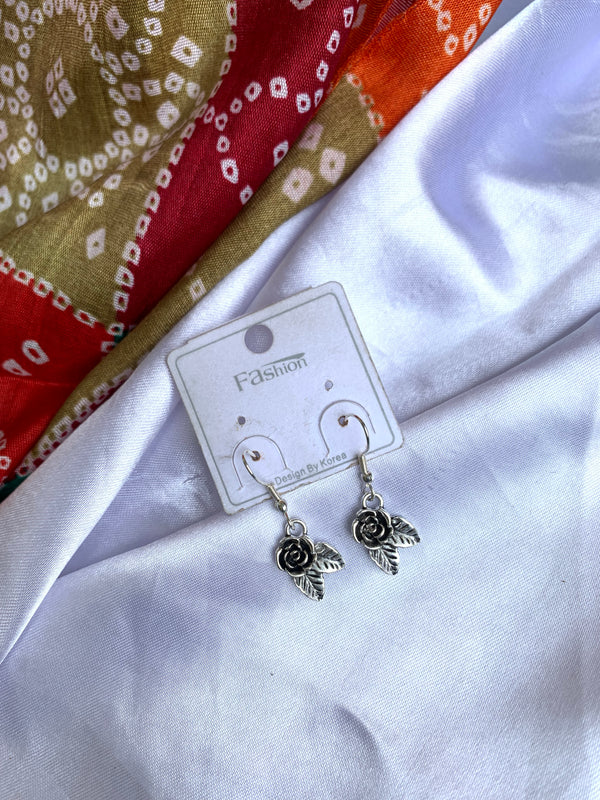 Duo leaf drop earring