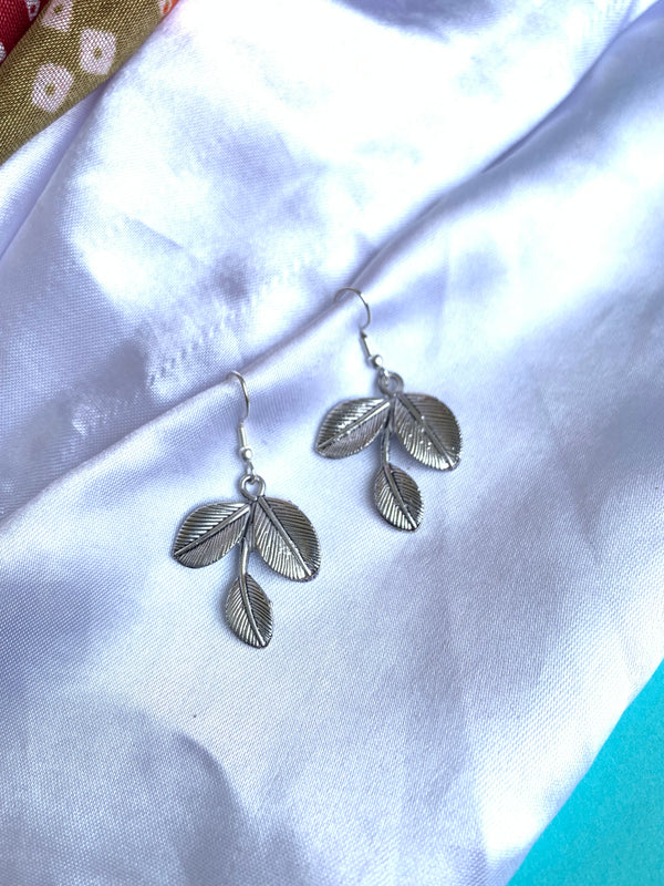 Statement mini leaf drops
