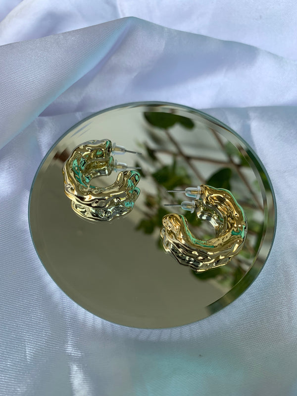 Sahana hoop earring