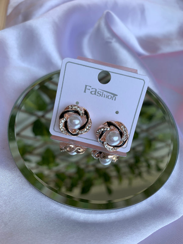 Gayora pearl studs