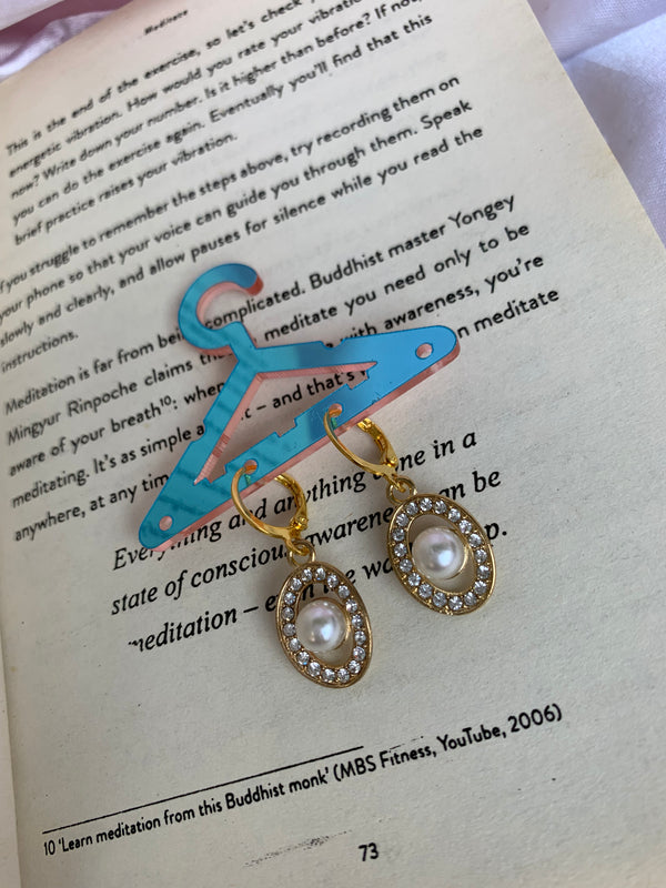 Statement pearl studded earring