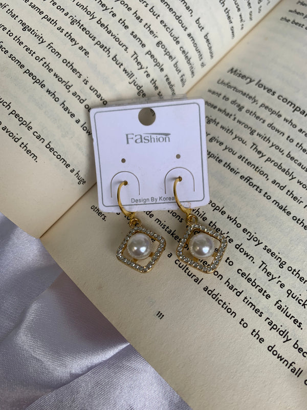 Arya studded pearl esrring