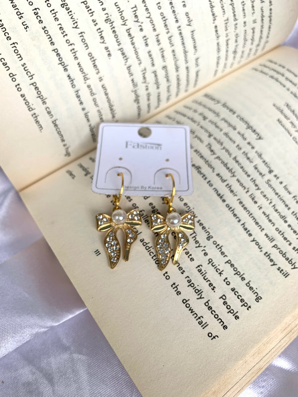 Studded bow pearl earring