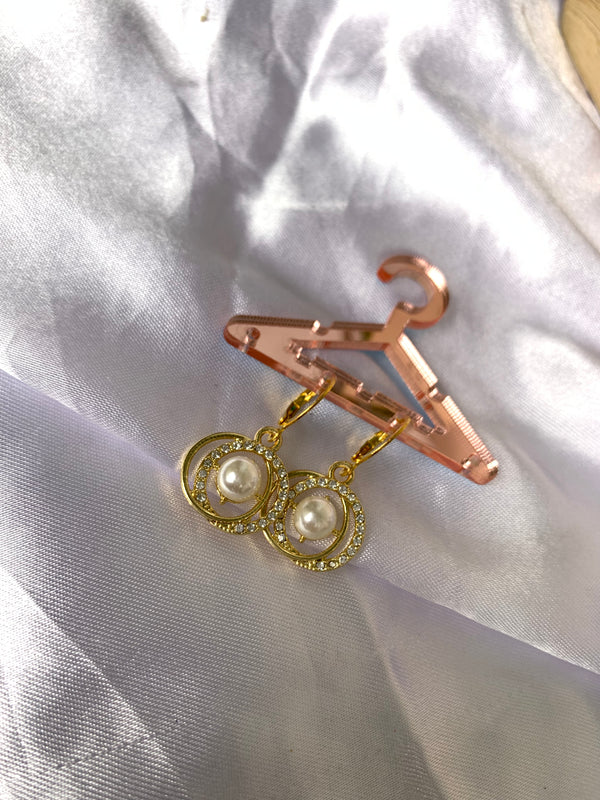 Kia studded pearl earring
