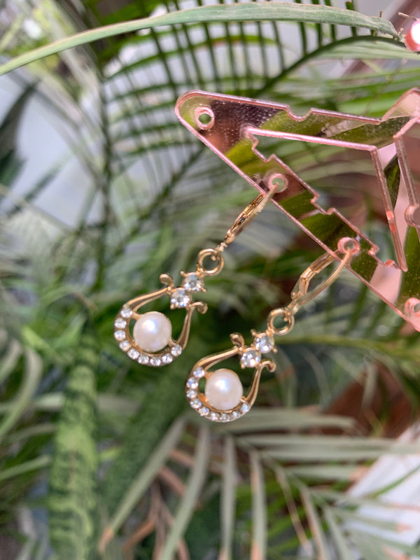 Saya studded pearl earring