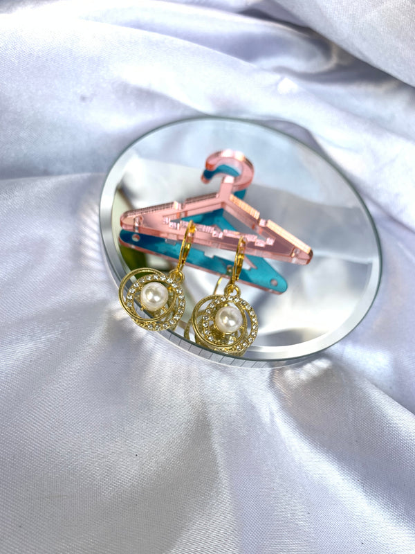 Kia studded pearl earring