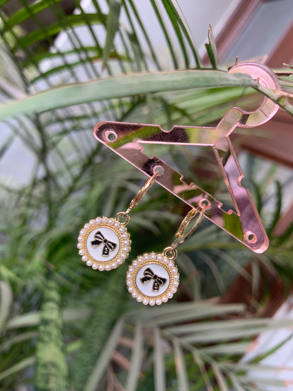 Pearl circle bow earring