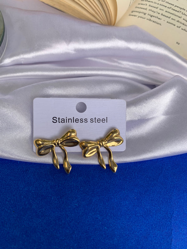 Classic timeless bow studs