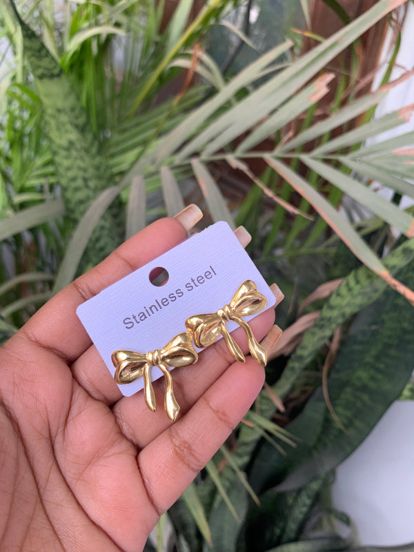 Classic timeless bow studs