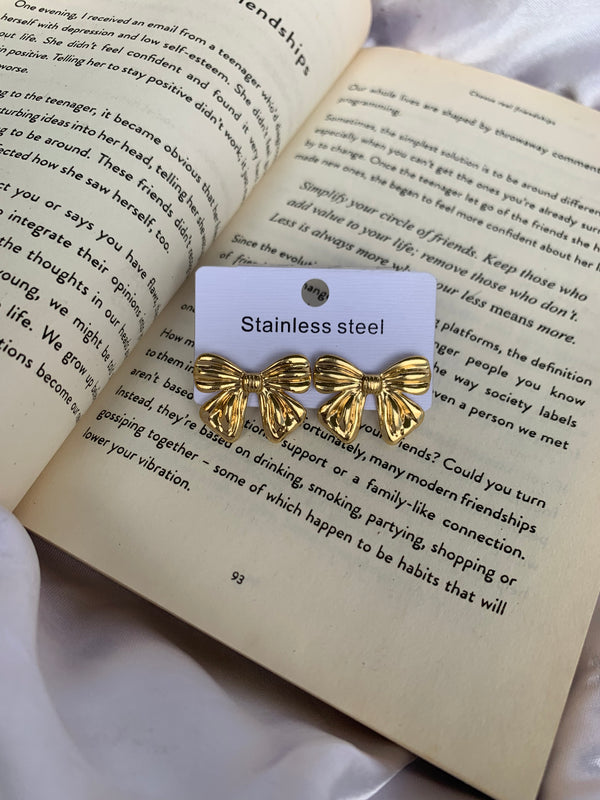 Statement bow studs
