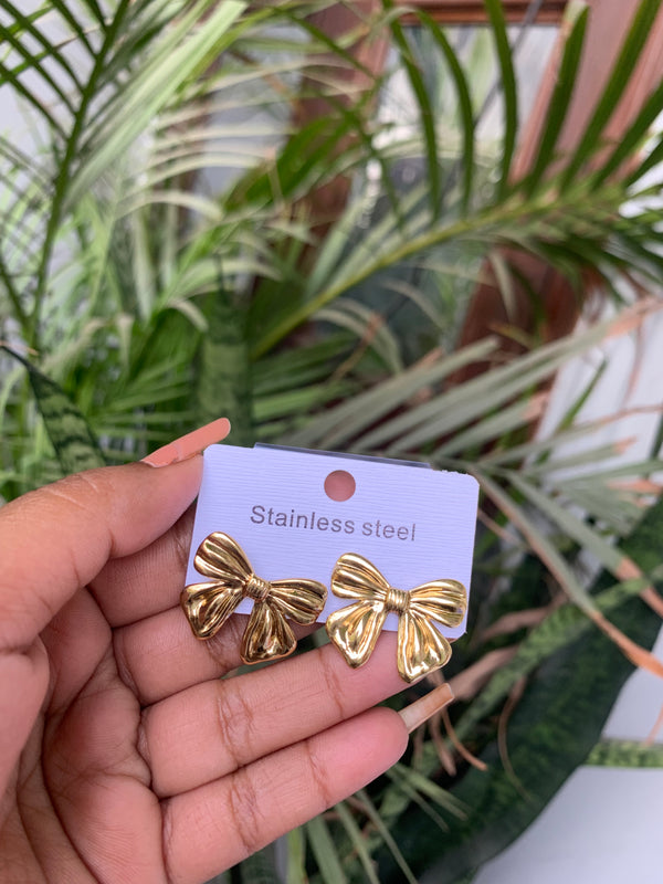 Statement bow studs