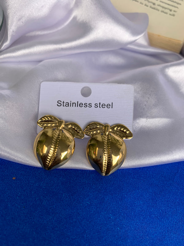 Satatement pearl studs