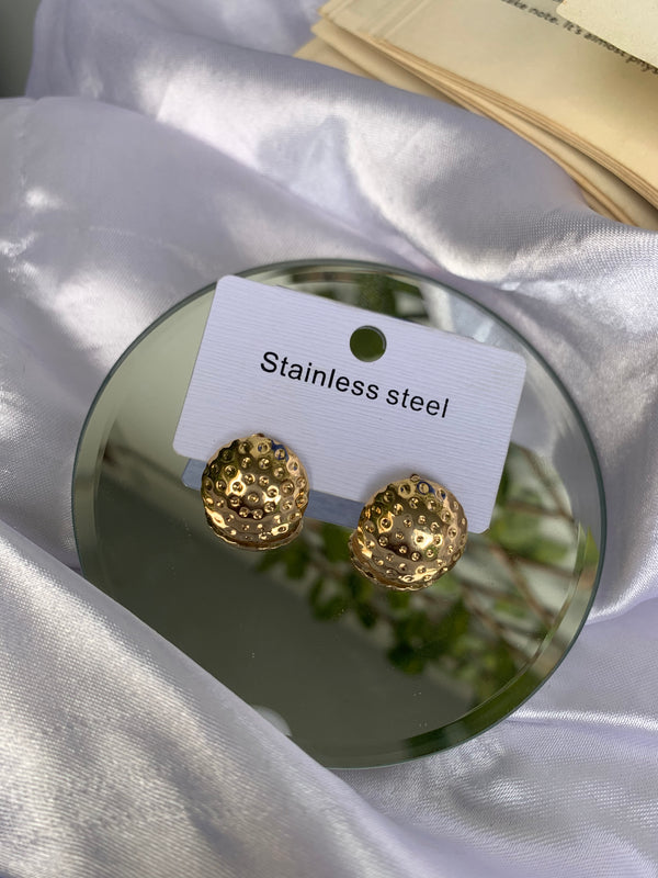 Elow dotted studs