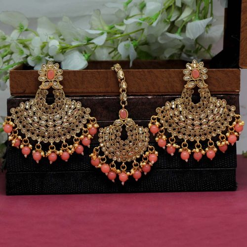 Dark Peach Color Kundan Earrings With Maang Tikka