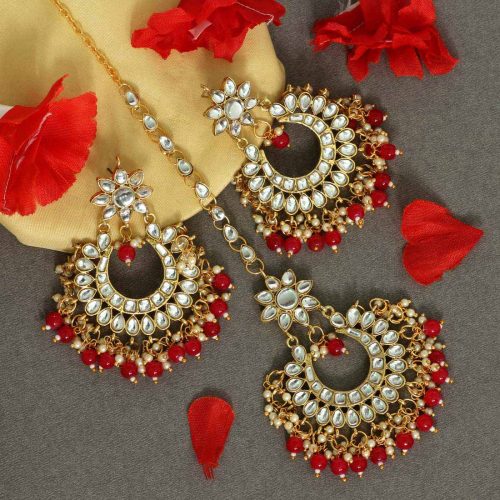 Red Color Kundan Earrings With Maang Tikka