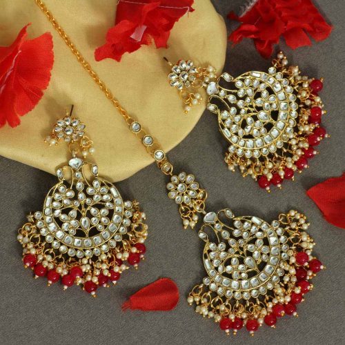 Red Color Kundan Earrings With Maang Tikka